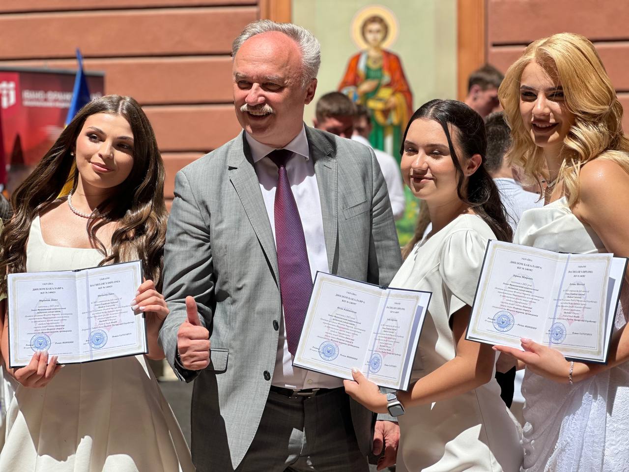 Где учат лучших врачей? Что происходит в медвузах на востоке и западе Украины